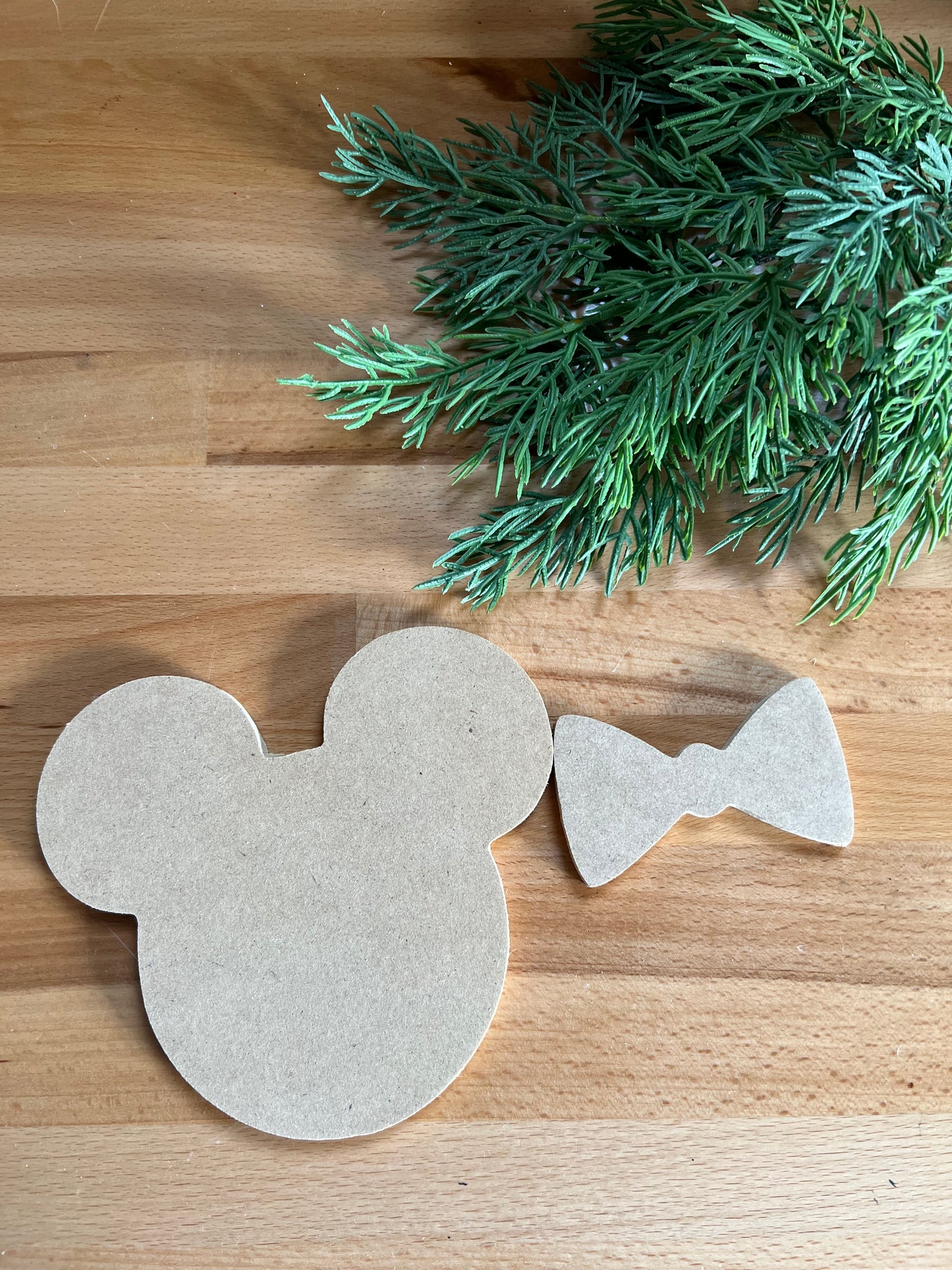 Mouse with Bow Cut Out