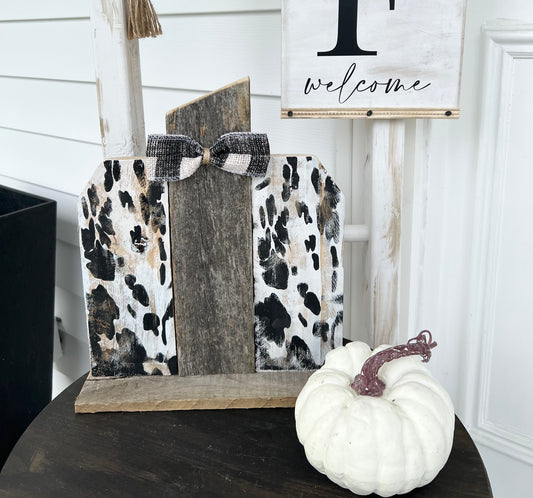 Medium Cow Pallet Pumpkin