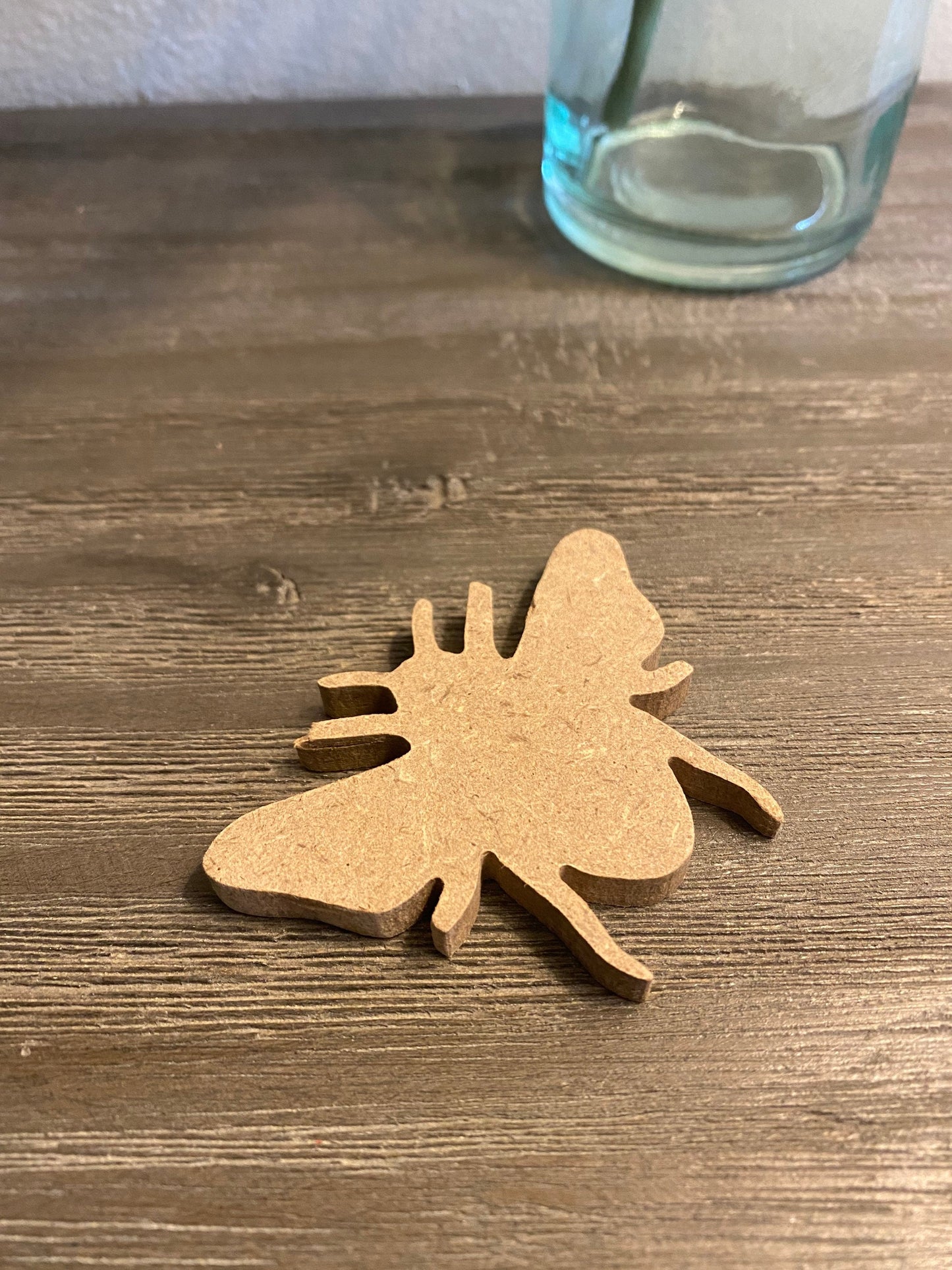 1/4'' Bee Charm Cut Out